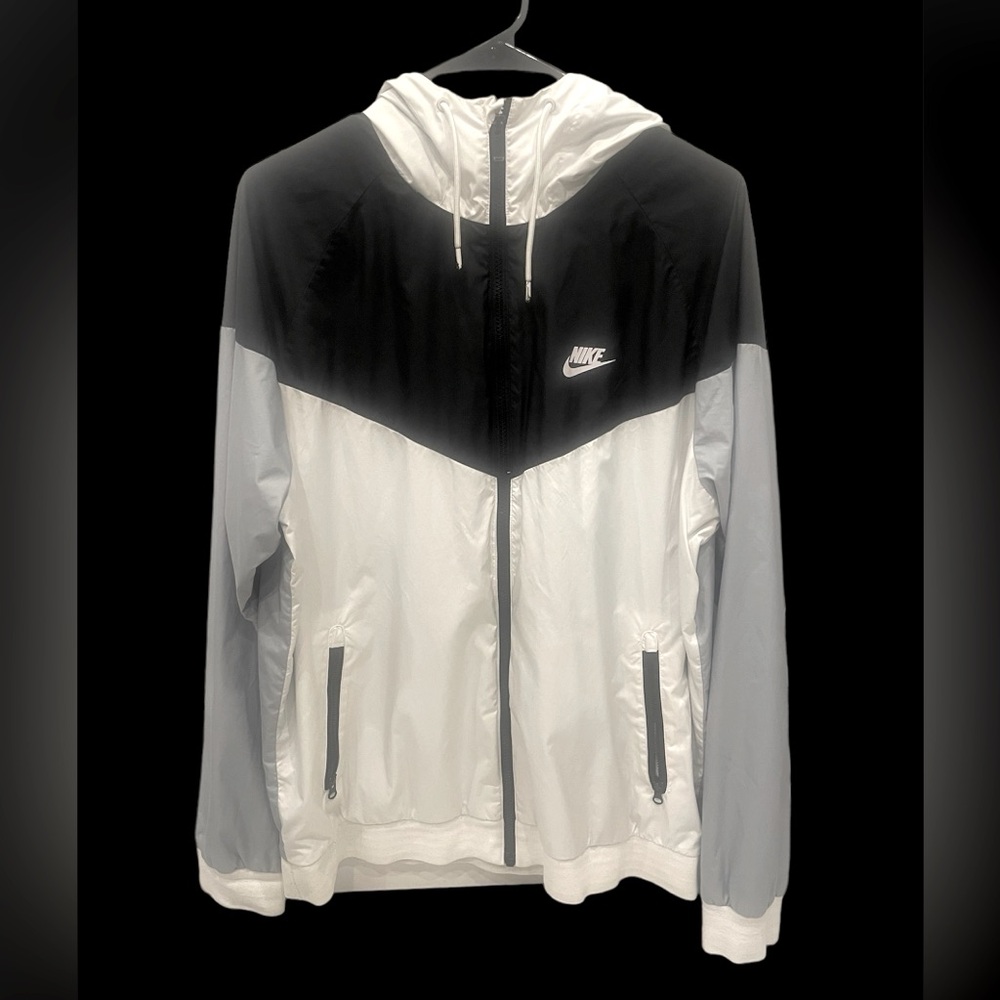 Nike Men’s Sportswear Windbreaker Size L Black / Grey / White Color